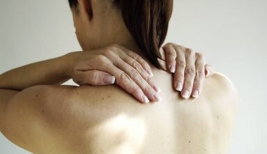 Auto -Massage mit Gebärmutterhalsosteochondose